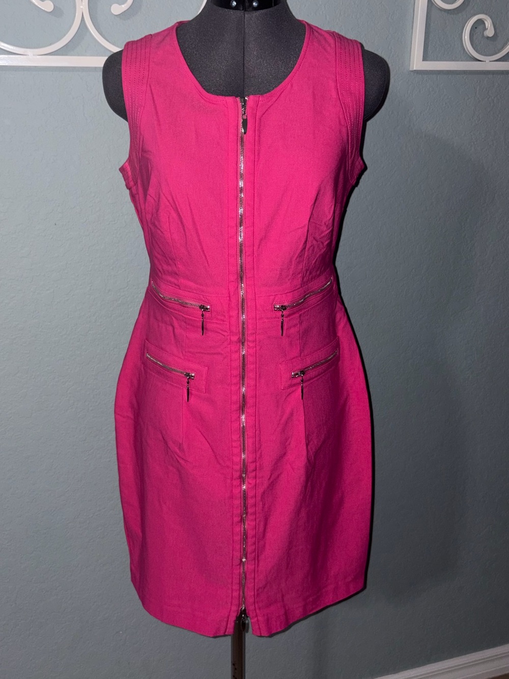 Like new Joseph Ribkoff hot pink zip front dress